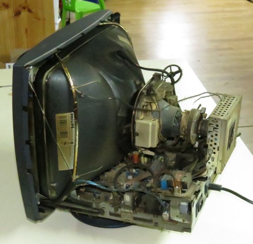 DesguaceMonitorCRTMonitorAbierto