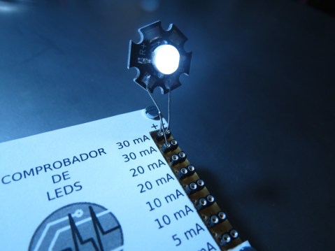 ComprobadorLEDs-ConLEDPotencia