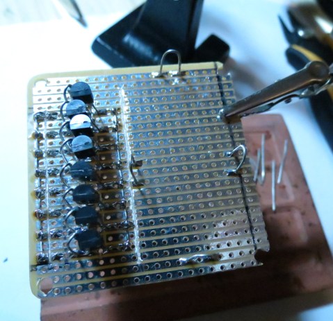 ComprobadorLEDs-SoldandoSujecionPila