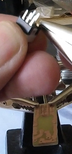 MiniLinternaUSB-interruptorPatillas